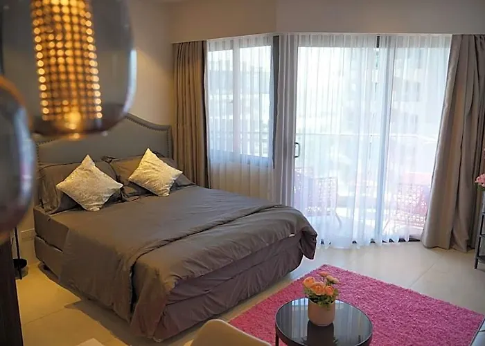 Chic Cozy At Tambuli Residences Ocean View By Dominik With Pool Balcony In Mactan 5*